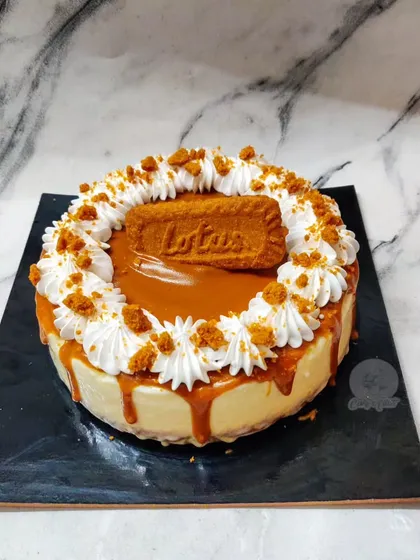 Here it is, my famous eggless Lotus Biscoff cheesecake in all its glory. A crunchy biscuit base, a creamy baked cheesecake filling, and a generous topping of Biscoff spread and crumble.