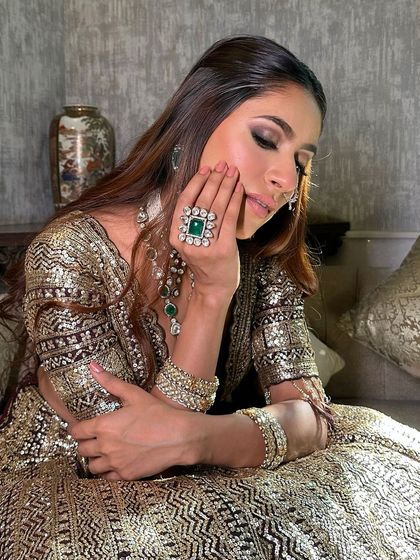 A close-up on the champagne smokey eye. You'll learn how to blend metallics and mattes to create this deep, sultry effect that photographs beautifully.