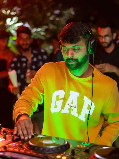 A focused moment from a recent gig. Every week is a new goal to keep moving forward and delivering a better experience.