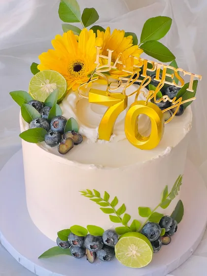 My most popular creation, the signature Italian Lemon & Blueberry cake. I offer many design variations, all featuring fresh blueberries, zesty lime, and smooth buttercream.
