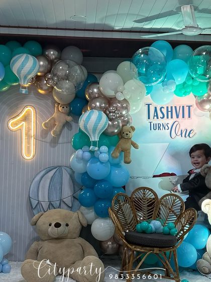 A wide shot of the teddy bear and hot air balloon first birthday, showing the full stage and seating area for photos.