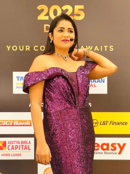 A moment of interaction during the BASIC Huddle conference. Even in a formal setting, I find moments to connect with the audience and keep the atmosphere engaging.