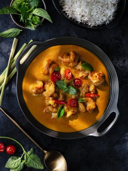 A beautiful Thai curry photographed for The Khyber Resort in Gulmarg. I used dramatic side lighting to create deep shadows and highlight the textures of the prawns and fresh herbs in the rich, orange curry.