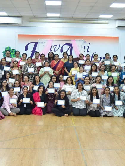 A room full of newly certified storytellers. This beautiful moment from the Fravashi Group of Institutions in Nashik shows participants proudly holding their certificates after an immersive, hands-on training experience.