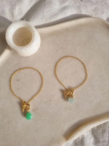 A closer look at my melon toggle bracelets. The aquamarine charm offers calming vibes, while the chrysoprase helps mend a broken heart.