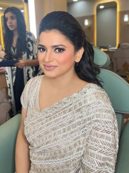 A closer look at this elegant makeup. The eyes are softly defined, and the skin has a beautiful satin finish.