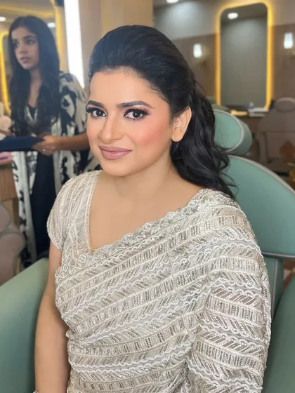 A closer look at this elegant makeup. The eyes are softly defined, and the skin has a beautiful satin finish.