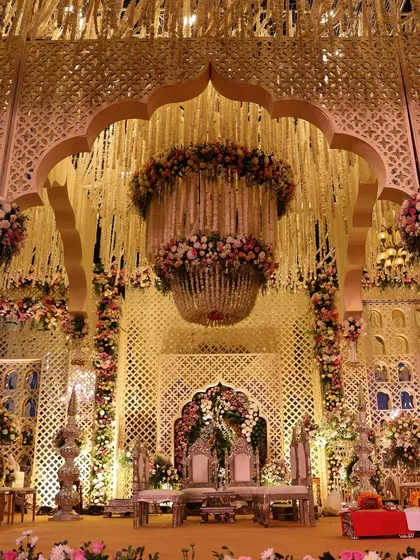 A quick glimpse of our work in Rajkot. This grand mandap, with its floral chandelier and intricate lattice work, fills our hearts with joy and pride. 🤍🌸
