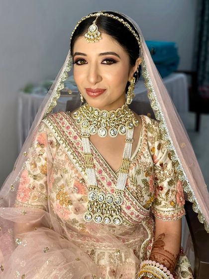 Modern & Pastel Bridal Looks photo 25