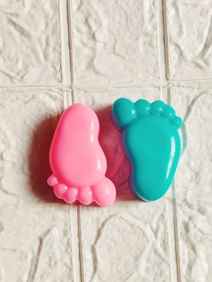 "Pink or blue, we love you!" These baby feet soaps are a very popular and trending favor for baby showers and gender reveal parties.