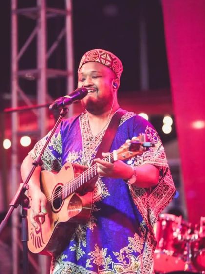 Loysum - Acoustic & Unplugged Performances On Stage: Live Gigs & Events photo 7