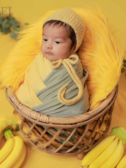 An awake moment from our banana theme, capturing the baby's wide-eyed wonder. These playful and unique themes create unforgettable memories.
