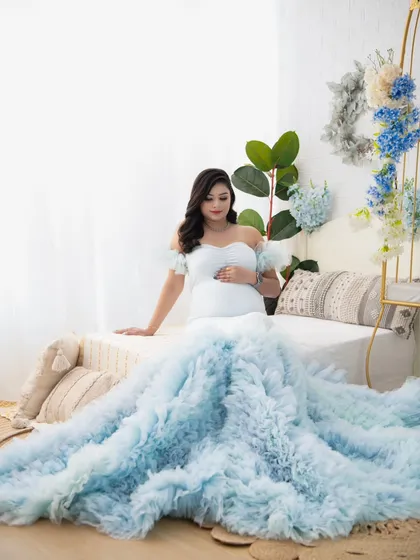 This is the essence of my work: capturing the quiet strength and serene beauty of motherhood. This portrait, with the soft light and the cascading tulle of the gown, creates a dreamy, ethereal atmosphere that turns a fleeting moment into a timeless piece of fine art.