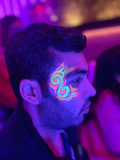 This fiery neon design looks like it's actually glowing. I love playing with different colour combinations to create these looks.