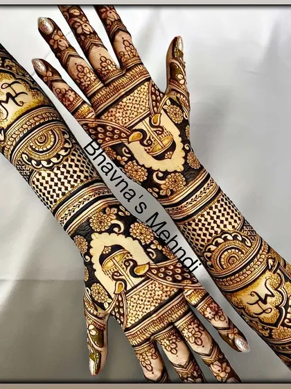 A beautiful example of symmetrical bridal mehndi, featuring elephants and other royal motifs for a grand wedding look.