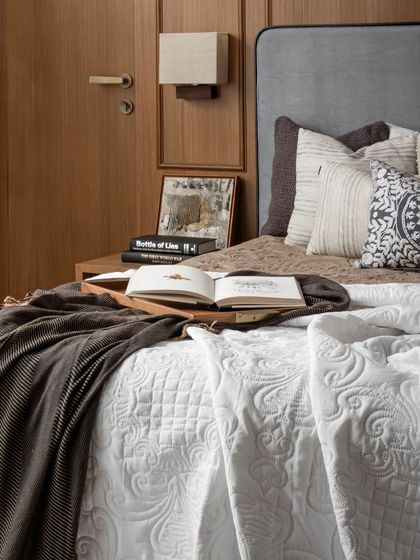 Aakriti Saraf Design - Interior Styling & Decor Bedrooms: Sanctuaries of Stillness photo 3