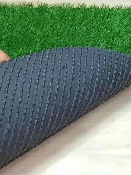 This image shows the flexibility and strong double backing of my 25mm turf. This durable construction is key for areas with foot traffic and ensures the grass stays in place.