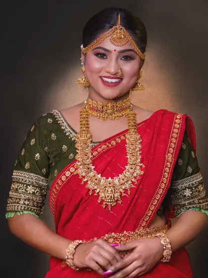 A bride in a classic red silk saree is timeless. I paired it with my heavy temple jewellery set, featuring a Nakshi work choker and haram, to create a truly grand and traditional wedding look.