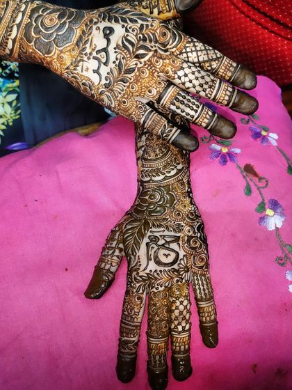 Hajira Mehendi Artist - Mehndi Art Classes & Workshops Elaborate Bridal Mehndi photo 16