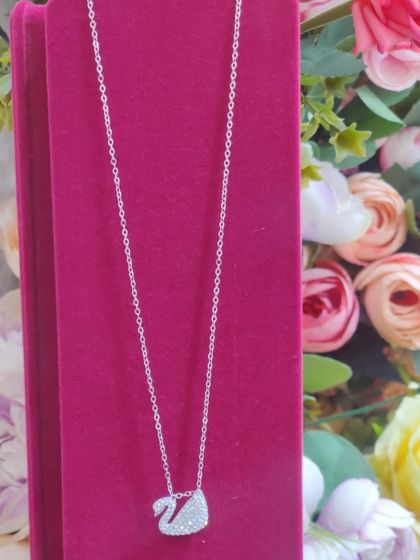 A classic swan pendant necklace in 925 sterling silver, a beautiful and elegant gift for a loved one.