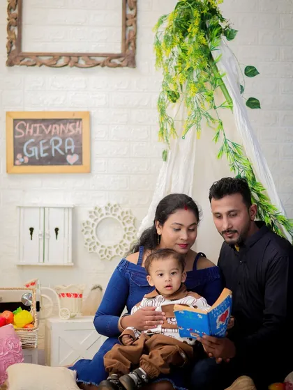 Story time in our cozy tent setup. This theme is perfect for first birthdays and toddler sessions, creating a warm and playful atmosphere for candid family moments.