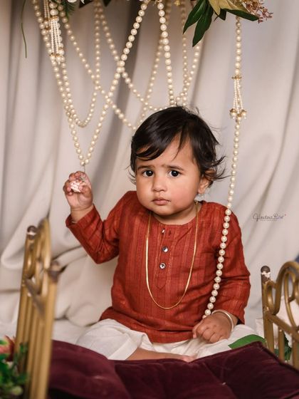 Explore our various floral and elegant setups. These sets feature props like swings, ornate chairs, and pearl decorations, all surrounded by beautiful flowers for a timeless and pretty photoshoot.