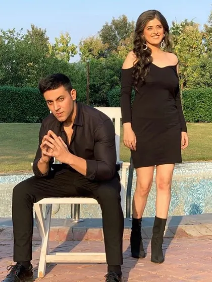 A modern, all-black look from 'Haule Haule'. I paired a simple off-shoulder black dress with stylish boots for a contrasting, contemporary scene in the music video.