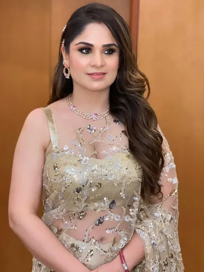 Another shot of the client's beautiful, voluminous waves.