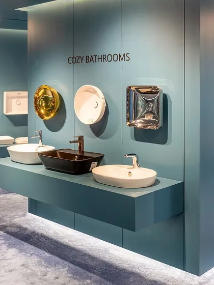 Floating shelves for washbasins at the Vitra showroom are a key feature of my minimalist display strategy. This approach removes visual clutter and focuses the customer's attention directly on the product's form and finish.