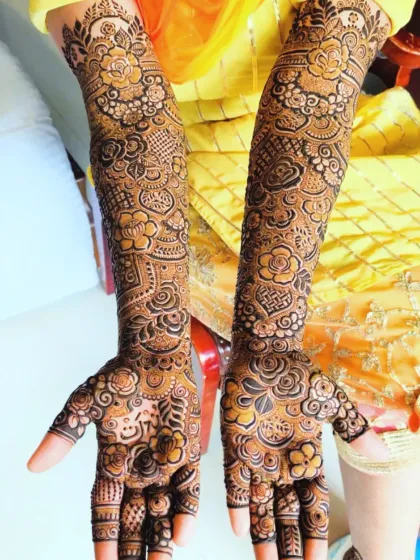 This design for bride Naziya from Mumbai is filled with a variety of elements, including roses, hearts, and geometric patterns, creating a rich and full bridal look.