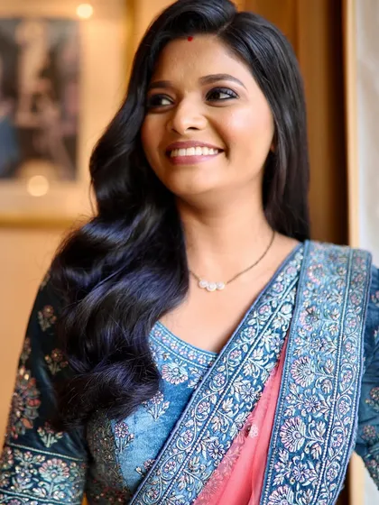 Pooja's smile shines bright. This reception look proves that you can go for a bold eye and still look naturally radiant.