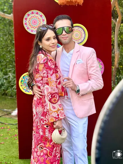 Dressed to impress at a sun-kissed outdoor wedding event. Our photo booth is always ready to capture the stylish moments of your guests.