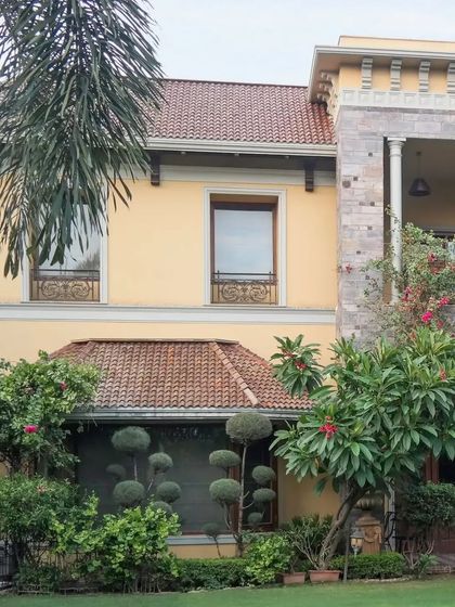 This luxurious house is a testament to excellence. The fusion of modern and traditional elements, complemented by a sandy yellow exterior finish, brings a warm embrace to the project.
