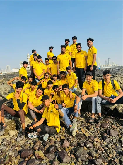 This is my professional team of artists. With over 15 years of experience, we have the skill and manpower to handle weddings of any size, providing free home service all over Mumbai.