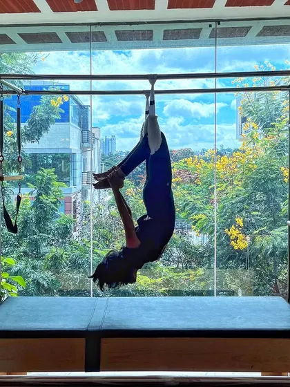 Show how beautiful you are with your presence. This hanging inversion against the scenic backdrop of our studio is a moment of pure Pilates bliss.
