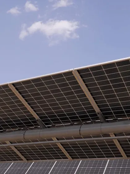 A close-up of the mounting structure and bifacial solar panels used in our projects. We select materials that are certified by government and independent bodies, guaranteeing top-notch performance and resilience against environmental conditions.