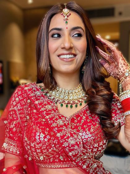 This bride glowed from her sundowner pheras to her starlight reception. We created a look with smoked-out brown eyeshadow, a hint of glitter, and a flawless base that lasted through hours of dancing.