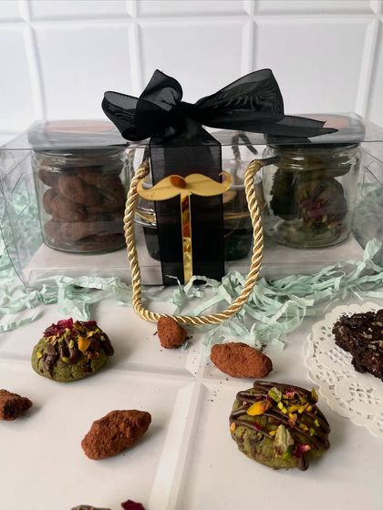 A special hamper curated for Father's Day, featuring a trio of our best-selling dessert jars. The packaging is accented with a black ribbon and a fun mustache tag, making it a stylish and delicious gift for Dad.