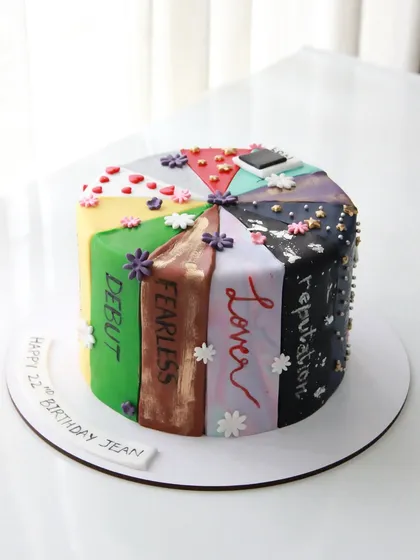 A different angle showcasing the "Debut," "Fearless," "Lover," and "Reputation" sides of this intricate cake.
