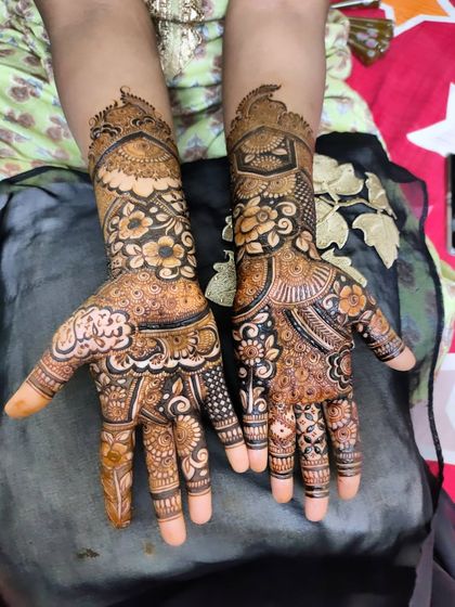 Hajira Mehendi Artist - Mehndi Artist Services Modern & Minimalist Designs photo 53