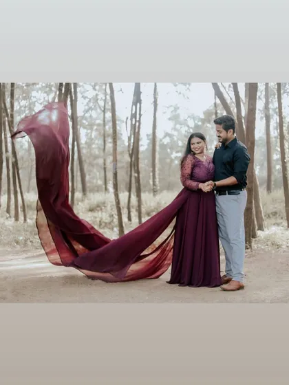 A dreamy, romantic vision in the woods. This wine-colored gown with a delicate trail is perfect for couples wanting an intimate and natural pre-wedding photoshoot setting.