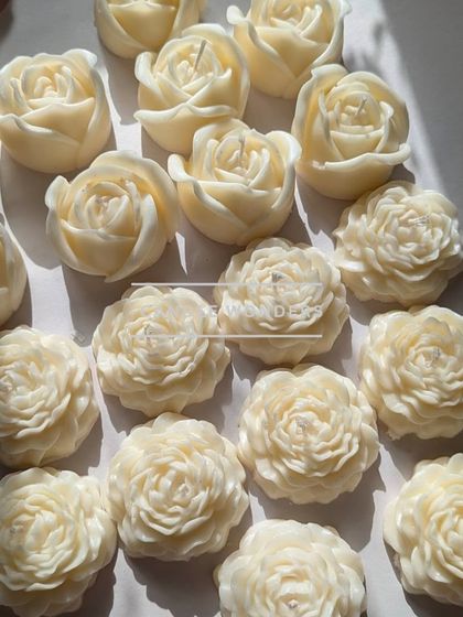 Blooming Creations: Floral & Botanical Candles photo 36