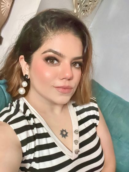 A selfie showing off the makeup of the day. A simple striped top with a touch of glam is my kind of vibe.