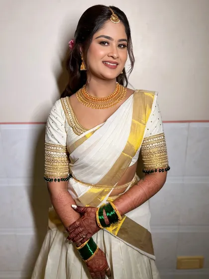 A full-length view of my ethereal South Indian bride. The makeup is balanced to look stunning with her complete traditional attire, including the green bangles.