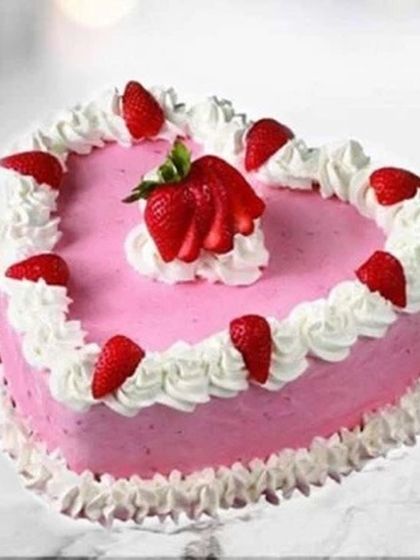 A sweet and simple heart-shaped strawberry cake. This classic design is perfect for expressing affection, combining the fresh taste of strawberries with a romantic shape and creamy frosting.