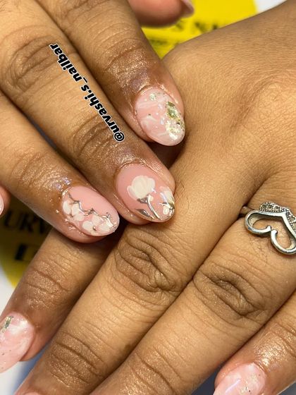 Soft and elegant, this set features delicate white flowers painted over a blush pink base. I added silver accents and a touch of glitter to create a dreamy, romantic look.