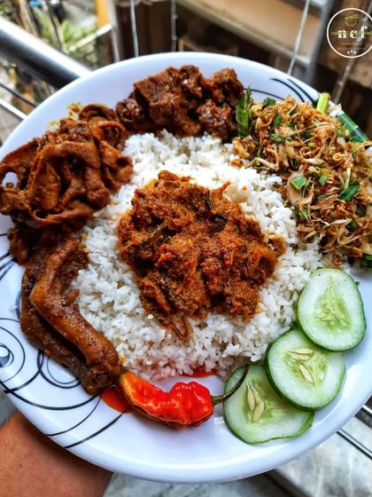 A heavy meal platter for those with a big appetite. It includes buff curry, duck curry, duck feet stir fry, and singju.