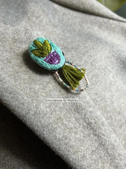For all the plant parents, this one is for you. I really enjoyed adding the little details to this embroidered plant badge, from the texture of the leaves to the tiny beaded tassel that gives it a bit of movement. It’s a simple way to carry a little green with you.