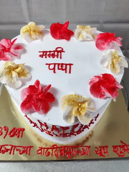 A special anniversary cake for "Mummy Pappa" with a message in Marathi. I love creating personalized cakes that speak from the heart.