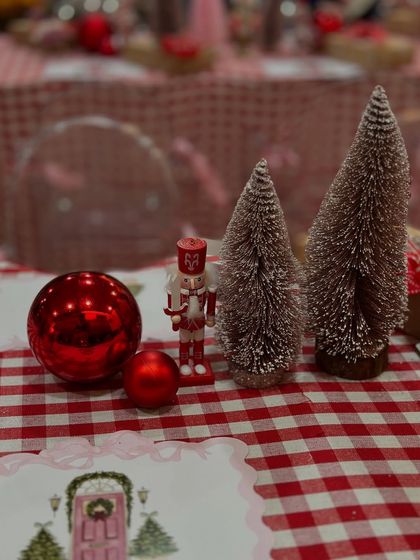 Intimate & Holiday Parties photo 9